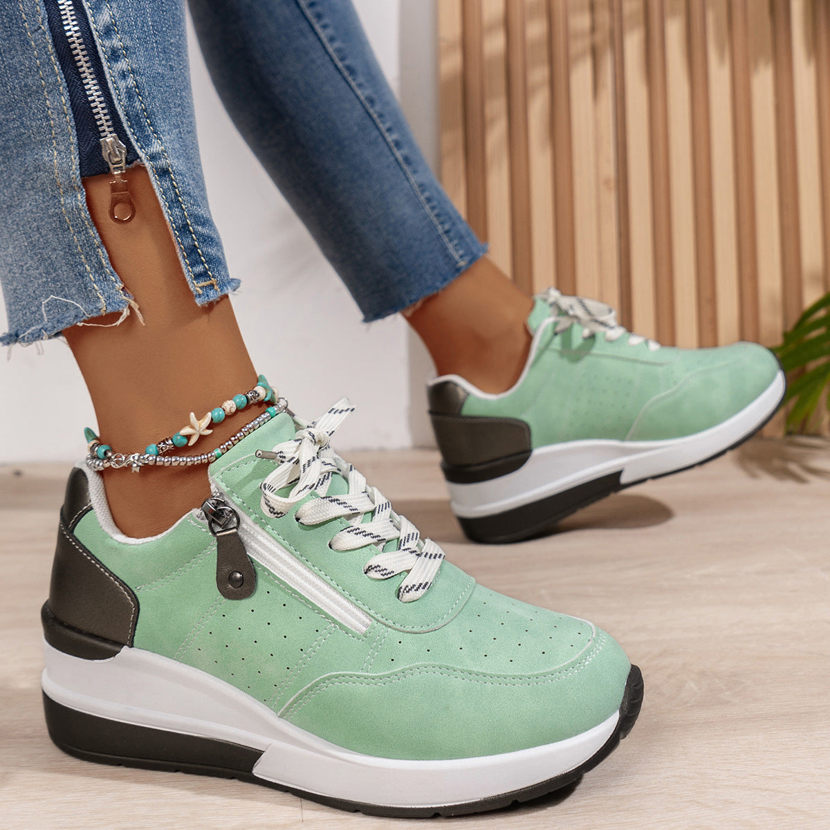 Baskets décontractées à la mode et assorties à toutes les tailles